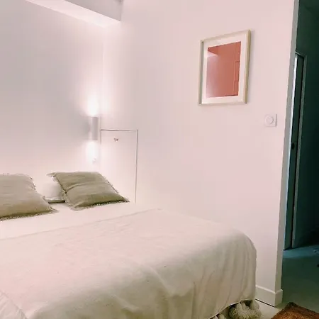 D'architecte A 150 M De La Ρουαγιάν